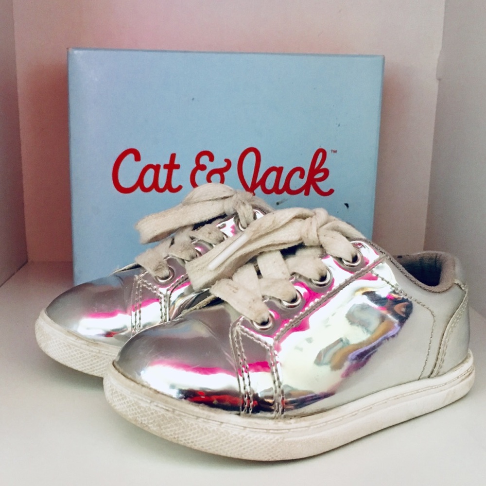 Cat & Jack Kid Shoes Size 7 Toddlers Sliver Metallic & white Sneakers - Picture 3 of 5